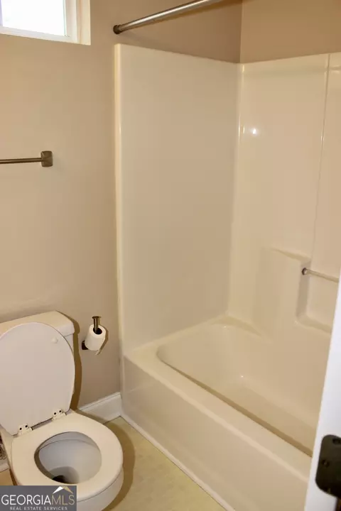 Bath - 303 Shane Cir, Perry, GA 31069 photo 5 of 6
