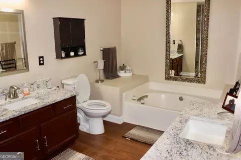 Bath - 303 Shane Cir, Perry, GA 31069 photo 1 of 6
