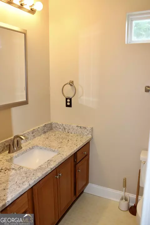 Bath - 303 Shane Cir, Perry, GA 31069 photo 6 of 6