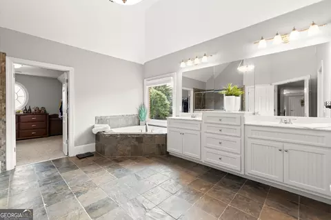 Bath - 979 Pathview Ct, Dacula, GA 30019 photo 2 of 7