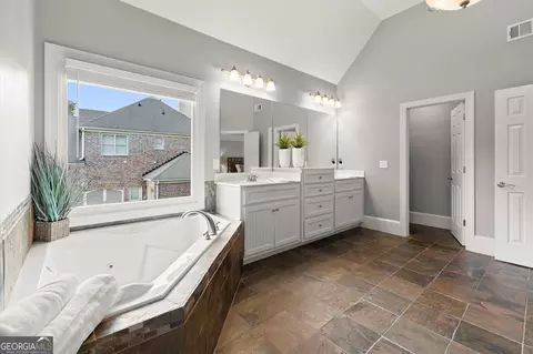 Bath - 979 Pathview Ct, Dacula, GA 30019 photo 4 of 7