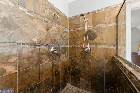 Bath - 979 Pathview Ct, Dacula, GA 30019 photo 3 of 7