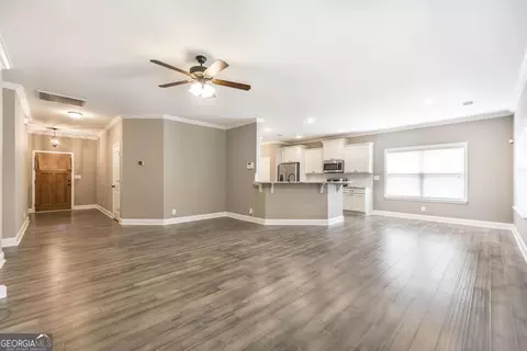 Living - 148 Logans Mill Trl, Warner Robins, GA 31093 photo 2 of 4
