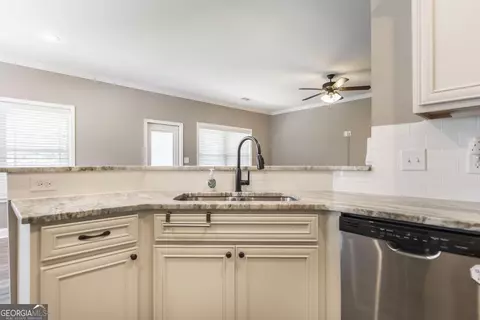 Kitchen - 148 Logans Mill Trl, Warner Robins, GA 31093 photo 2 of 2