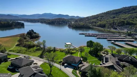 1688 Lakeview Dr, Young Harris, GA 30582
