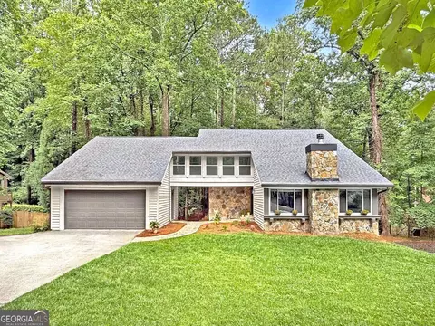 2435 Roxburgh Dr, Roswell, GA 30076