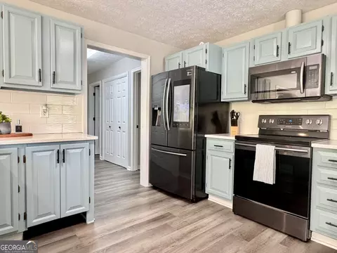 Kitchen - 111 Warren Dr, Wedowee, AL 36278 photo 1 of 4
