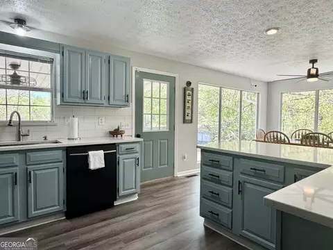 Kitchen - 111 Warren Dr, Wedowee, AL 36278 photo 3 of 4