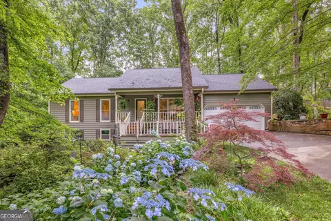 1526 Oakleaf Dr, Auburn, GA 30011