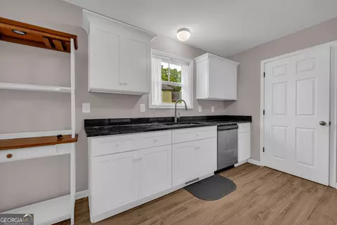 Kitchen - 1861 Skyline Dr, Toccoa, GA 30577 photo 2 of 3