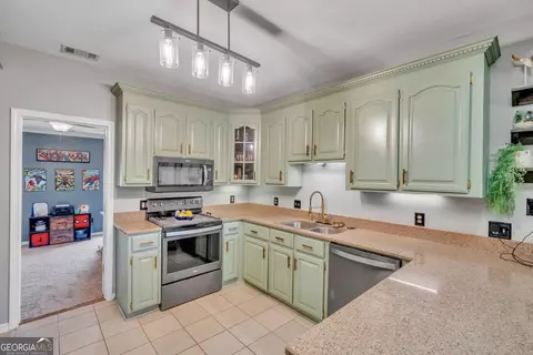 Kitchen - 116 Dundee Pass, Byron, GA 31008 photo 3 of 4