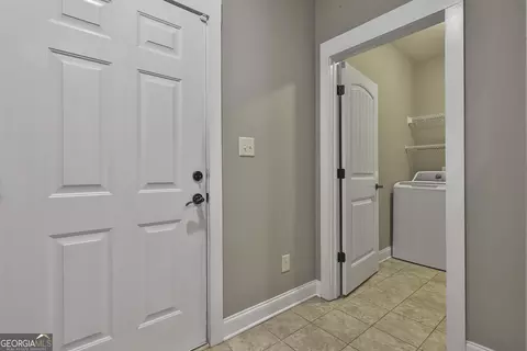 Entry Way - 110 Chimney Ct, Lagrange, GA 30240 photo 7 of 10