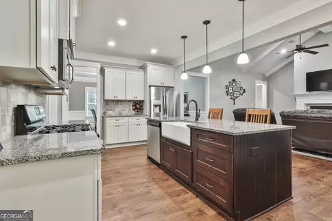 Kitchen - 110 Chimney Ct, Lagrange, GA 30240 photo 4 of 5