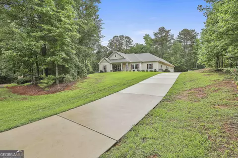 Exterior - 110 Chimney Ct, Lagrange, GA 30240 photo 3 of 15