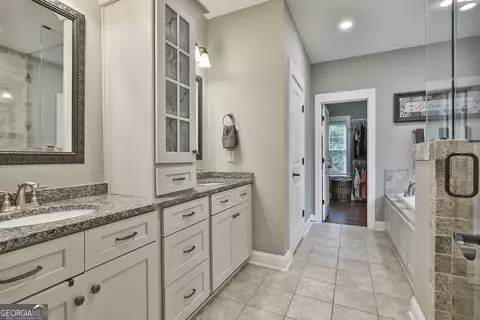 Entry Way - 110 Chimney Ct, Lagrange, GA 30240 photo 8 of 10