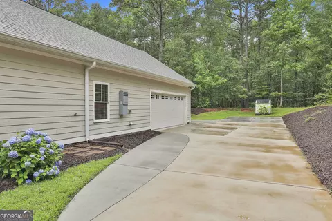 Exterior - 110 Chimney Ct, Lagrange, GA 30240 photo 2 of 15