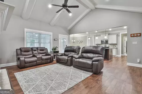 Entry Way - 110 Chimney Ct, Lagrange, GA 30240 photo 5 of 10