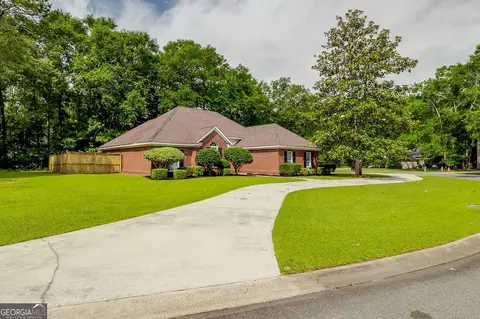 79 Churchill Ct, Richmond Hill, GA 31324
