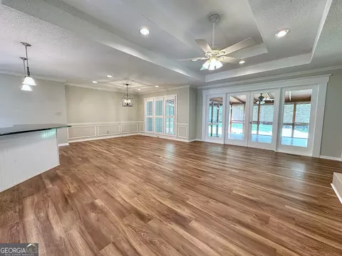 Living - 101 Kenwood Dr, Lagrange, GA 30241 photo 5 of 8