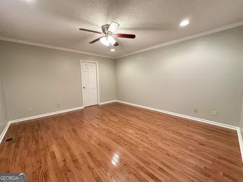 Living - 101 Kenwood Dr, Lagrange, GA 30241 photo 8 of 8
