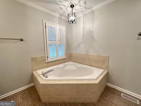 Bath - 101 Kenwood Dr, Lagrange, GA 30241 photo 4 of 8