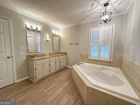 Bath - 101 Kenwood Dr, Lagrange, GA 30241 photo 5 of 8