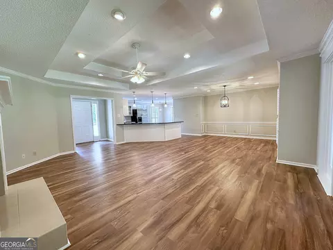 Living - 101 Kenwood Dr, Lagrange, GA 30241 photo 7 of 8