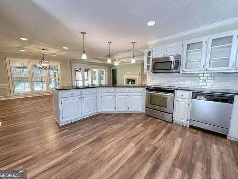 Kitchen - 101 Kenwood Dr, Lagrange, GA 30241 photo 4 of 5