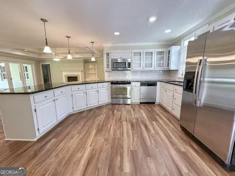 Kitchen - 101 Kenwood Dr, Lagrange, GA 30241 photo 2 of 5
