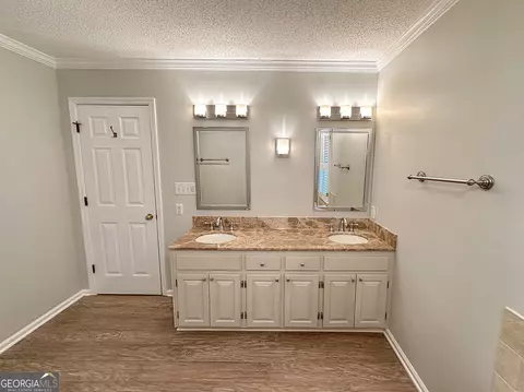 Bath - 101 Kenwood Dr, Lagrange, GA 30241 photo 2 of 8