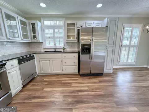 Kitchen - 101 Kenwood Dr, Lagrange, GA 30241 photo 5 of 5