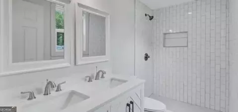 Entry Way - 328 Whitaker Rd, Lagrange, GA 30240 photo 3 of 4