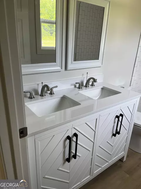 Bath - 328 Whitaker Rd, Lagrange, GA 30240 photo 2 of 2