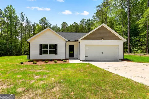 211 Groundhog Dr, Greenville, GA 30222