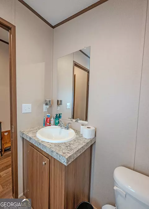 Bath - 2614 Defoor Rd, Toccoa, GA 30577 photo 2 of 4