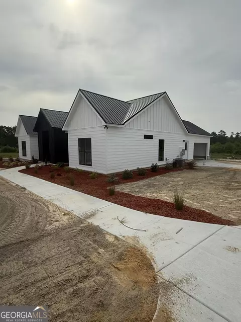 1365 Paris, Swainsboro, GA 30401