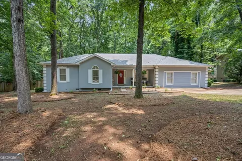 6121 Peake Rd, Macon, GA 31220