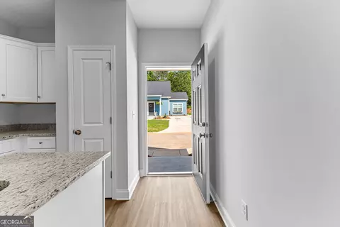 Entry Way - 213 Lenox Cir, Lagrange, GA 30241 photo 1 of 3