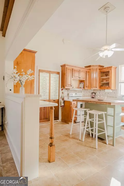 Kitchen - 428 Elm St, Barnesville, GA 30204 photo 1 of 10