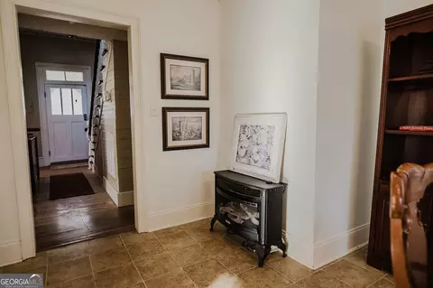 Entry Way - 428 Elm St, Barnesville, GA 30204 photo 5 of 16