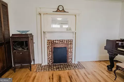 Living - 428 Elm St, Barnesville, GA 30204 photo 2 of 2