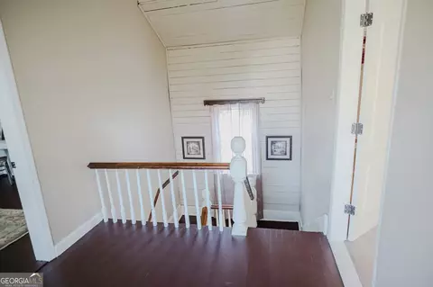 Entry Way - 428 Elm St, Barnesville, GA 30204 photo 12 of 16