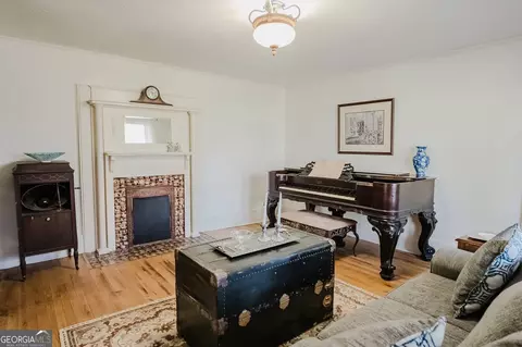 Living - 428 Elm St, Barnesville, GA 30204 photo 1 of 2