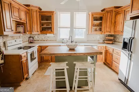 Kitchen - 428 Elm St, Barnesville, GA 30204 photo 10 of 10