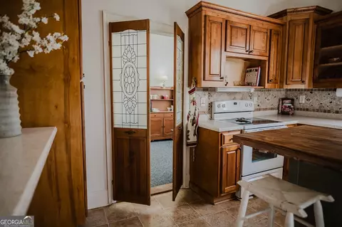 Entry Way - 428 Elm St, Barnesville, GA 30204 photo 2 of 16