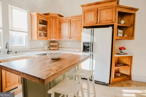 Kitchen - 428 Elm St, Barnesville, GA 30204 photo 7 of 10