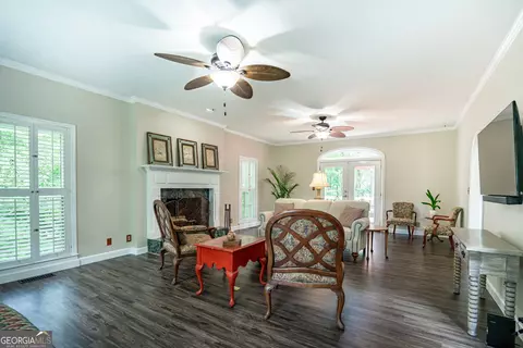 Living - 3010 White Oak Ct, Lagrange, GA 30240 photo 1 of 2