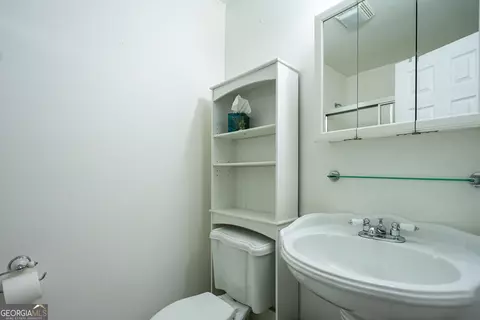 Bath - 3010 White Oak Ct, Lagrange, GA 30240 photo 7 of 7