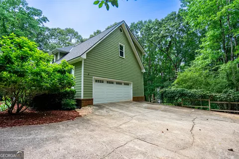 Exterior - 3010 White Oak Ct, Lagrange, GA 30240 photo 3 of 14