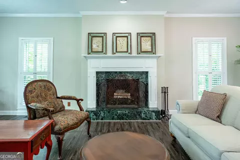 Living - 3010 White Oak Ct, Lagrange, GA 30240 photo 2 of 2